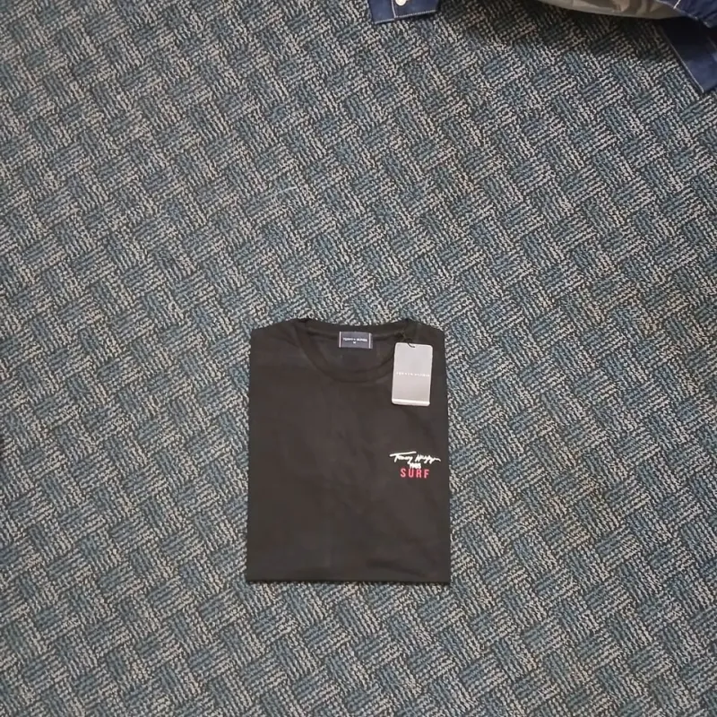 Tommy Hilfiger Men's Cotton T‑Shirt (Classic Flag) Wholesale – Everywear Bangladesh Ltd